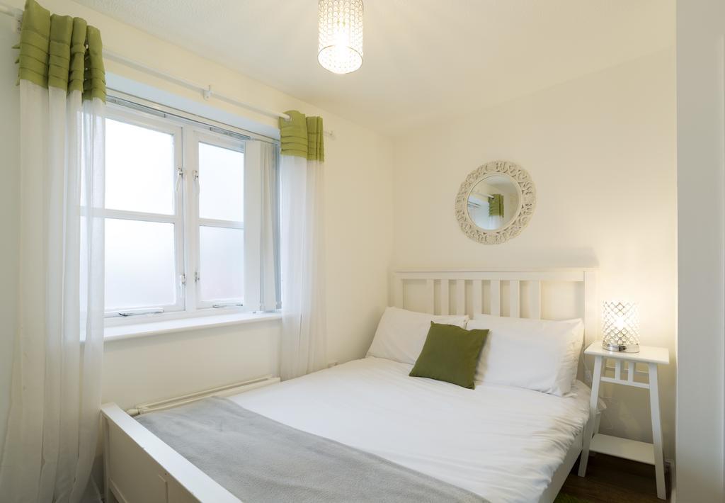 Quiet Riverside Apartment London Exterior photo